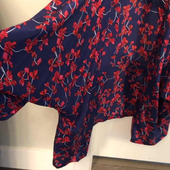 Jigsaw Short Kimono Top - Blue with beautiful red flower pattern - Picture 3 of 4
